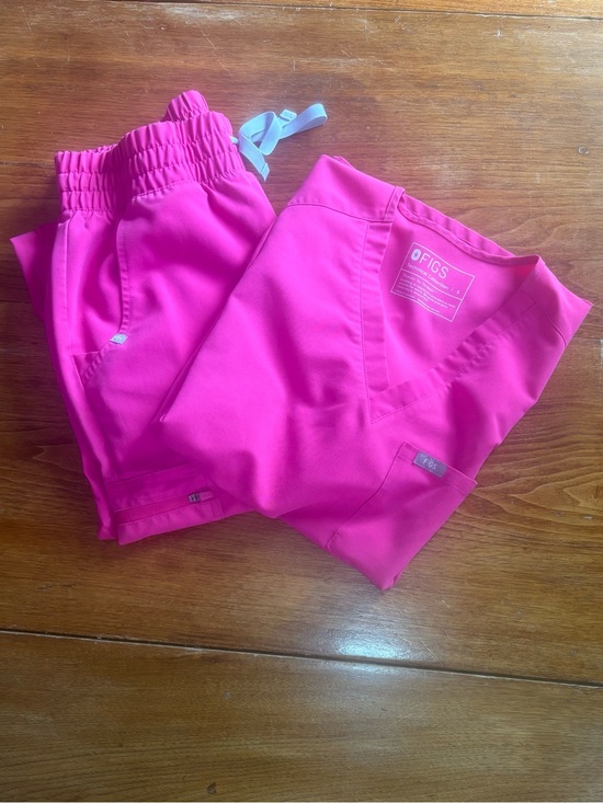 Figs Tops - FIGS Shocking Pink Scrub Set Small Catarina Top Zamora Pants Limited Edition